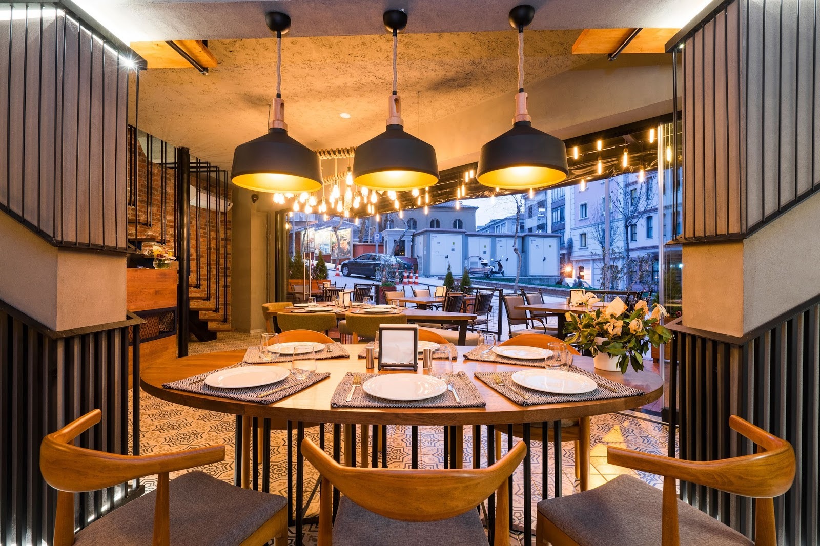 Mivan Restaurant & Cafe