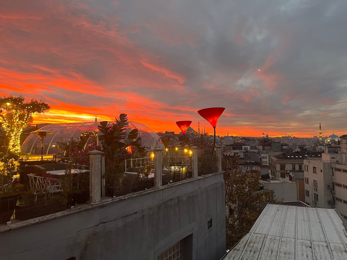Roof Mezze 360 Restaurant
