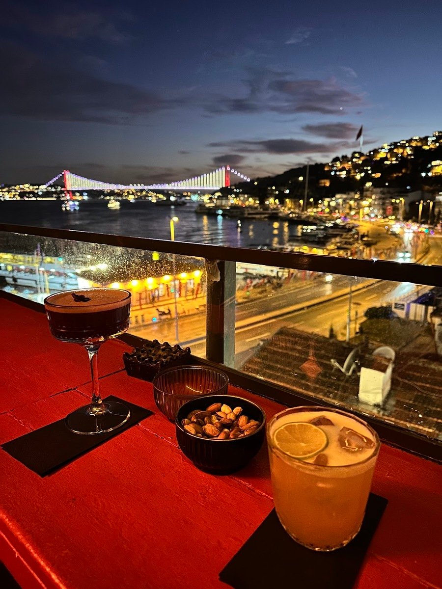 Alexandra Cocktail Bar