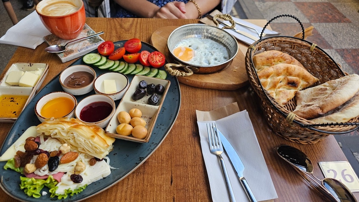 Poiká Breakfast & Coffee