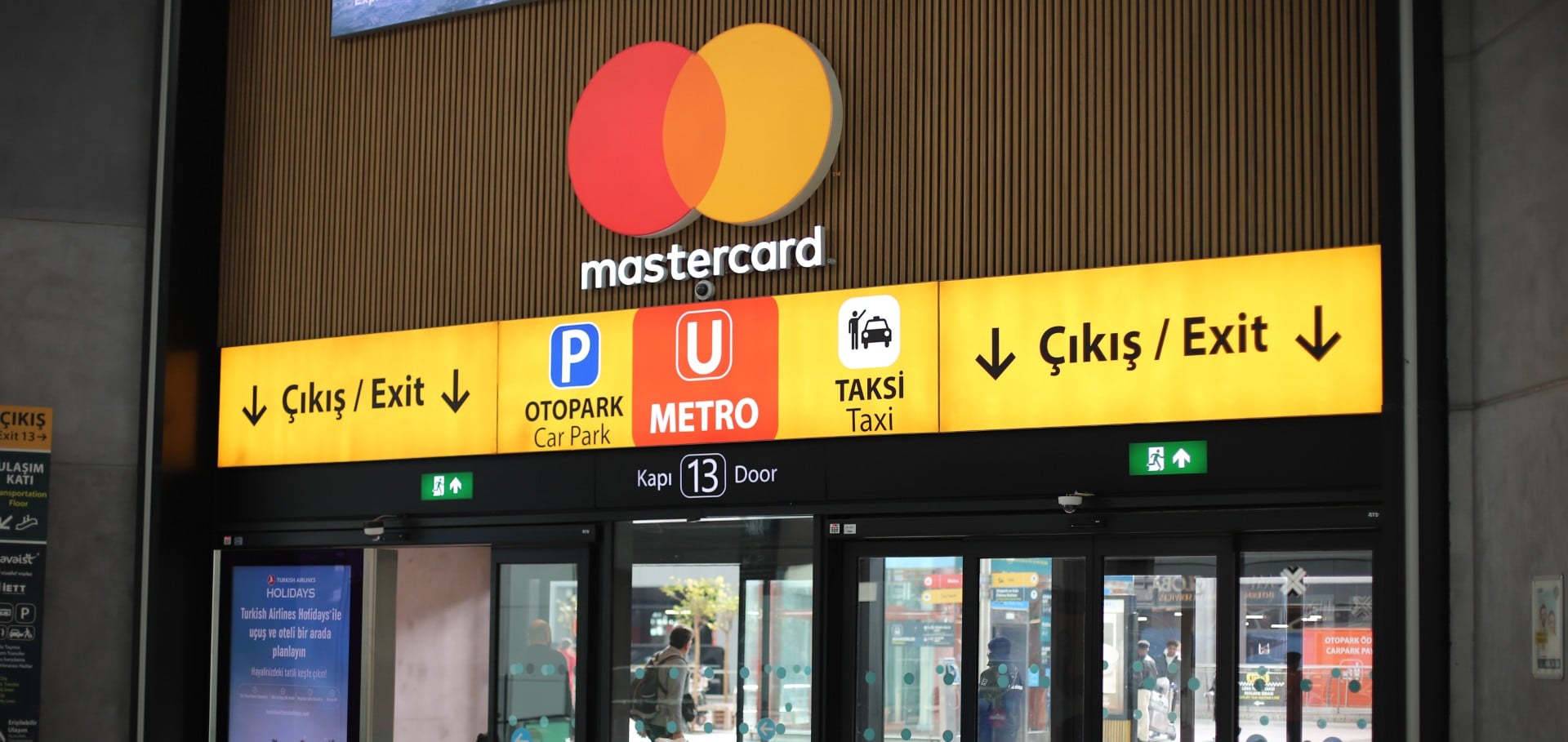 Istanbul Airport to City Center: Metro, Bus & Taxi Guide (2026)