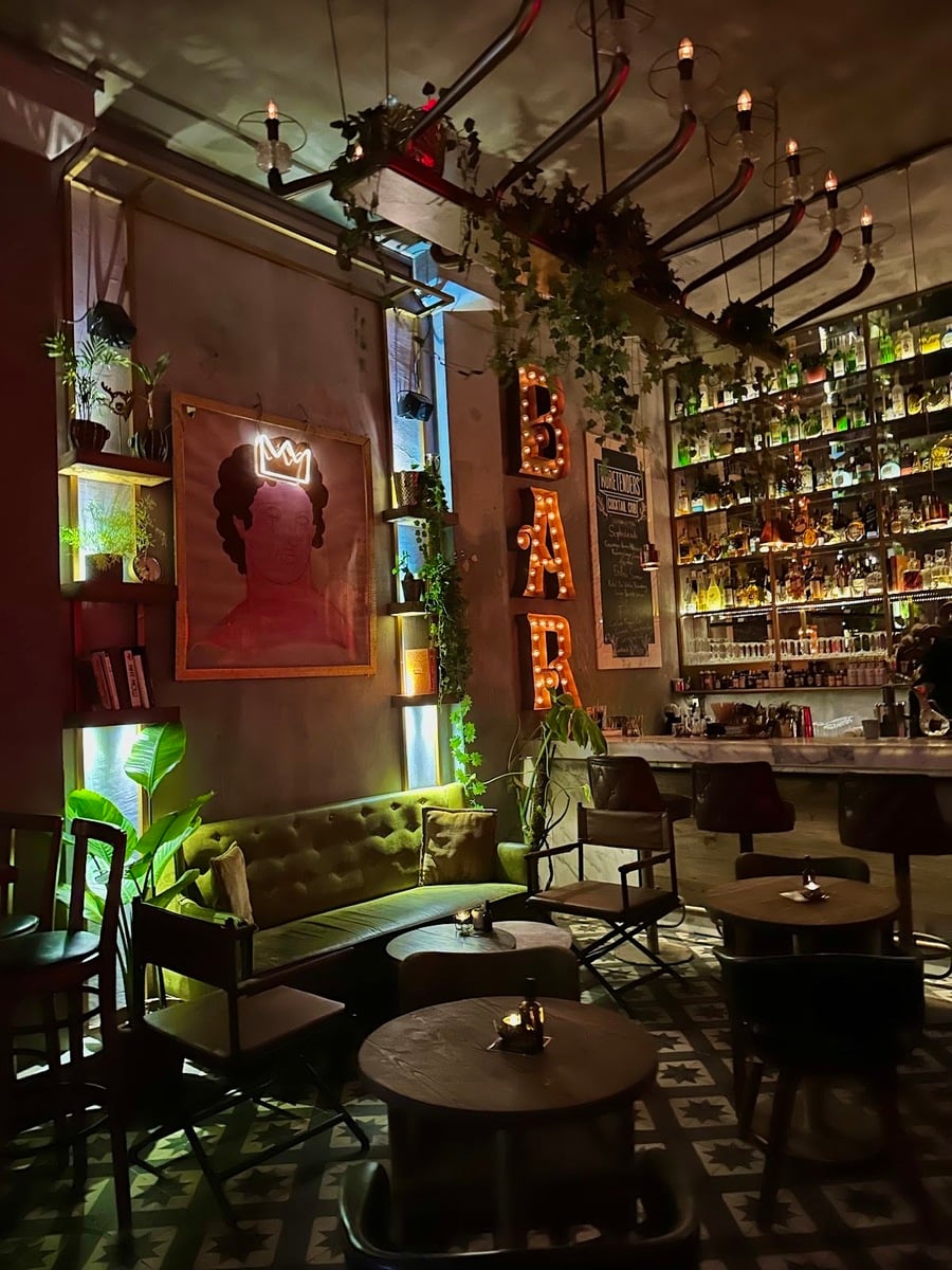 Moretenders’ Cocktail Crib