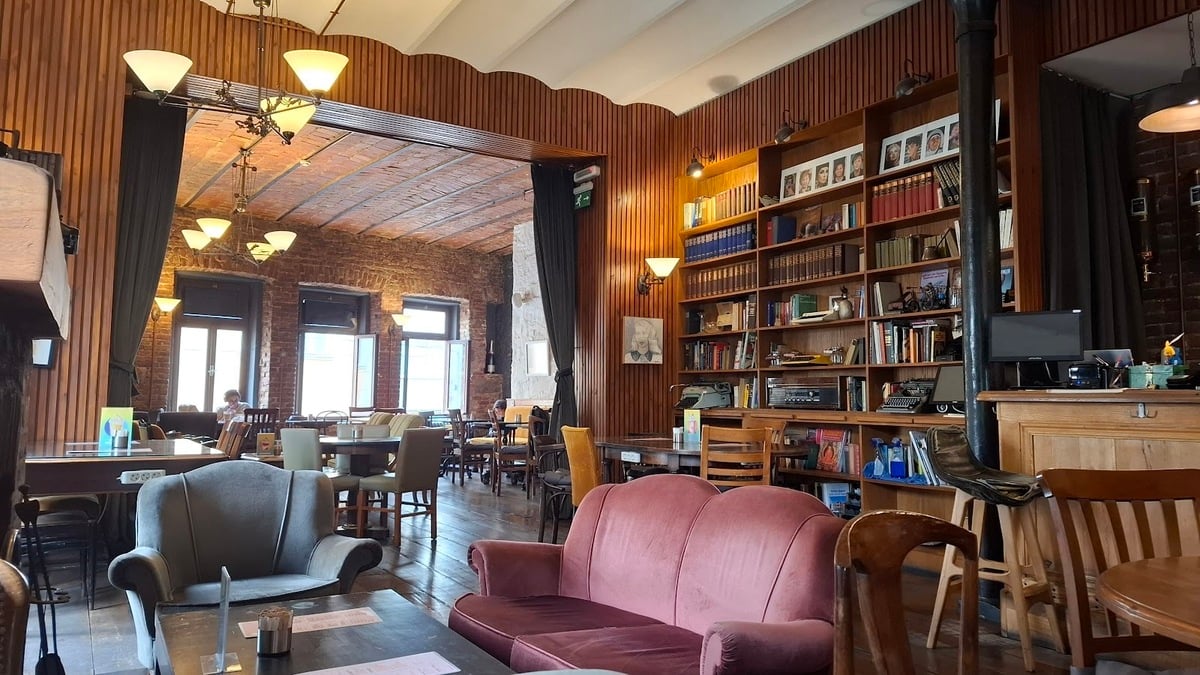 Turkish-German Bookstore & Cafe