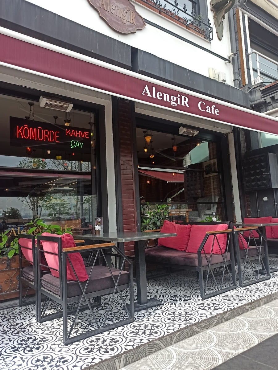 Alengir Cafe