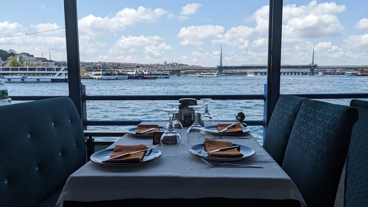 Beyaz İnci Restaurant Galata Köprüsü
