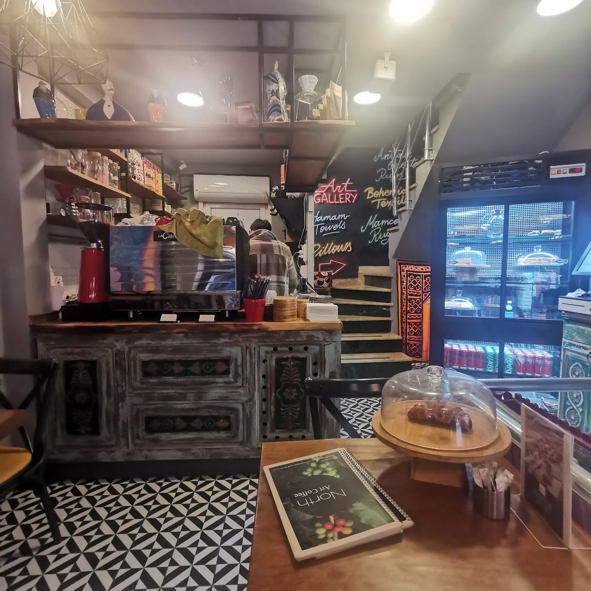 North Art Coffee & Breakfast