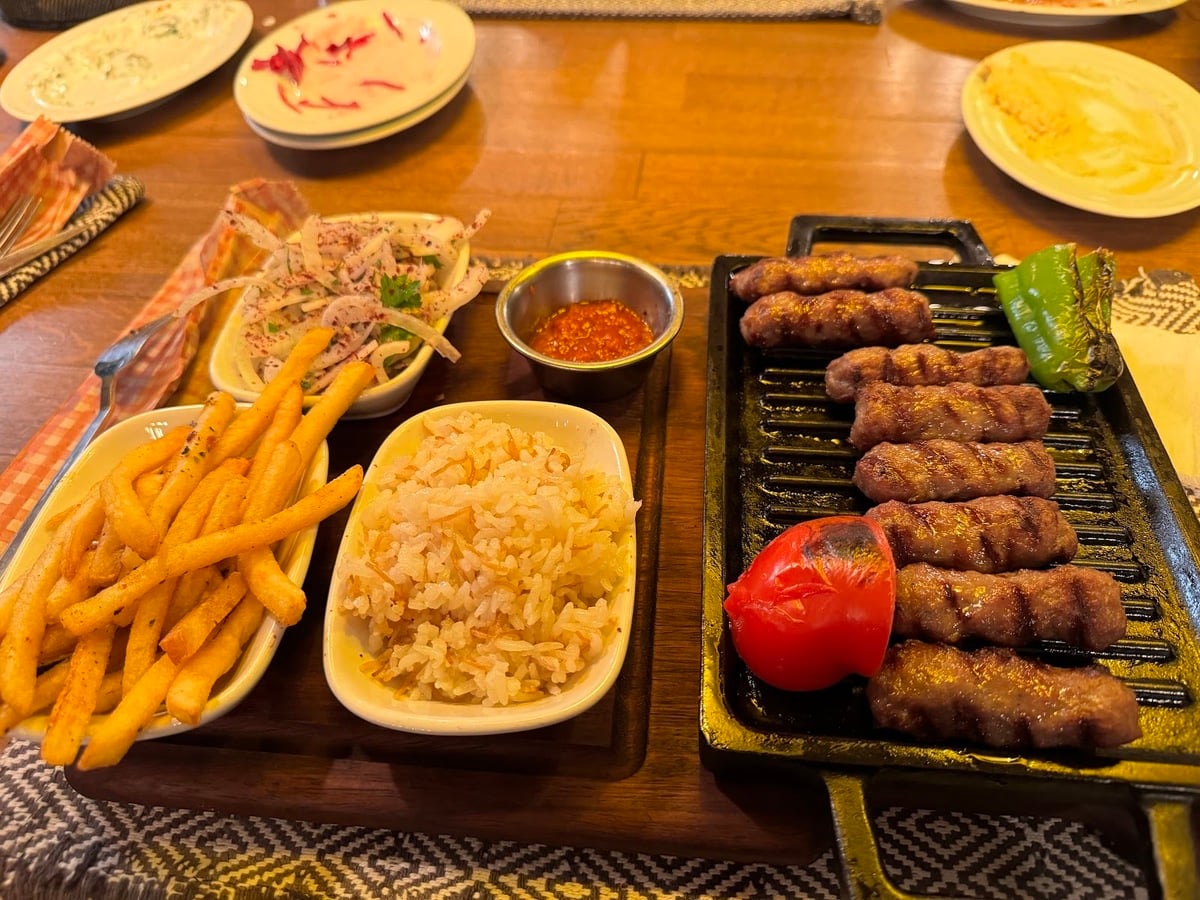 Mivan Restaurant & Cafe