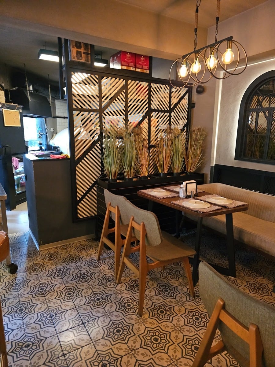 Mivan Restaurant & Cafe