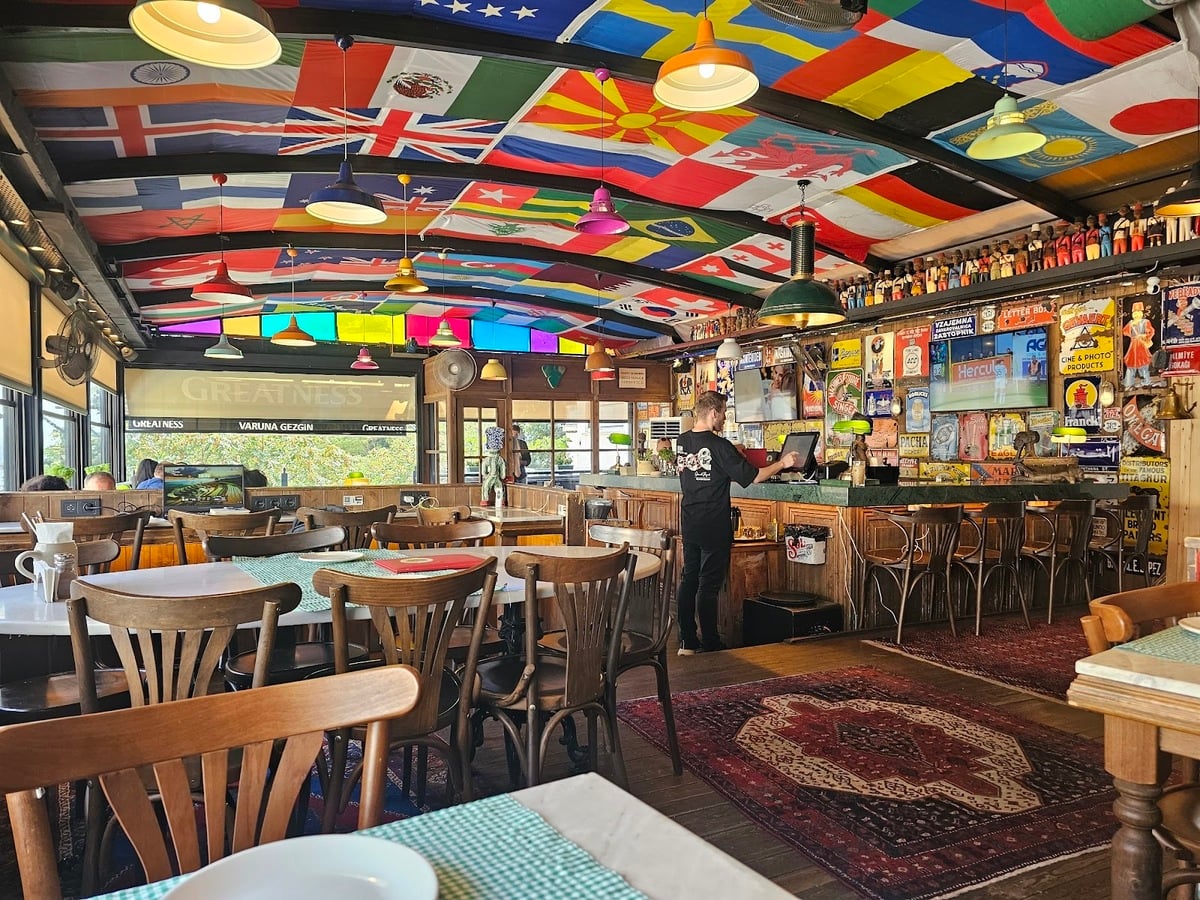 Varuna Gezgin Cafe Del Mundo