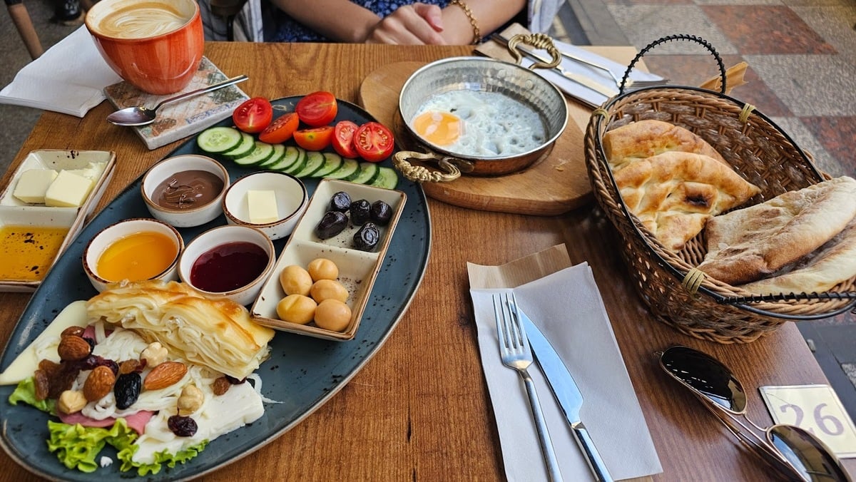 Poiká Breakfast & Coffee