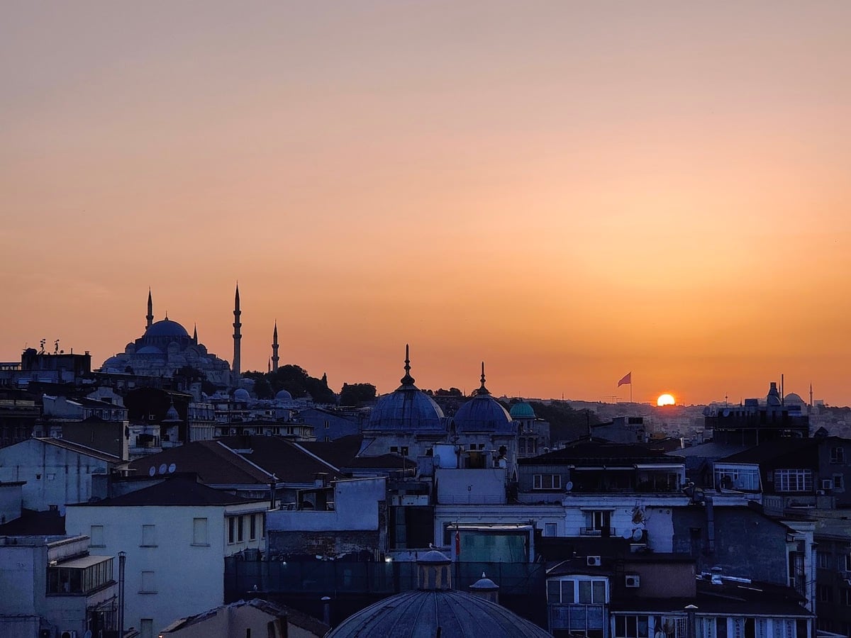 Roof Mezze 360 Restaurant