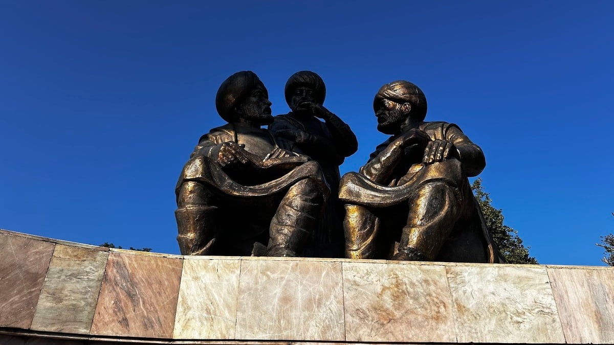 Statue of sultan on horse